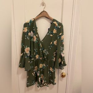 UK2LA Floral prints in GREEN color ROMPER, very flowy and with tags on .